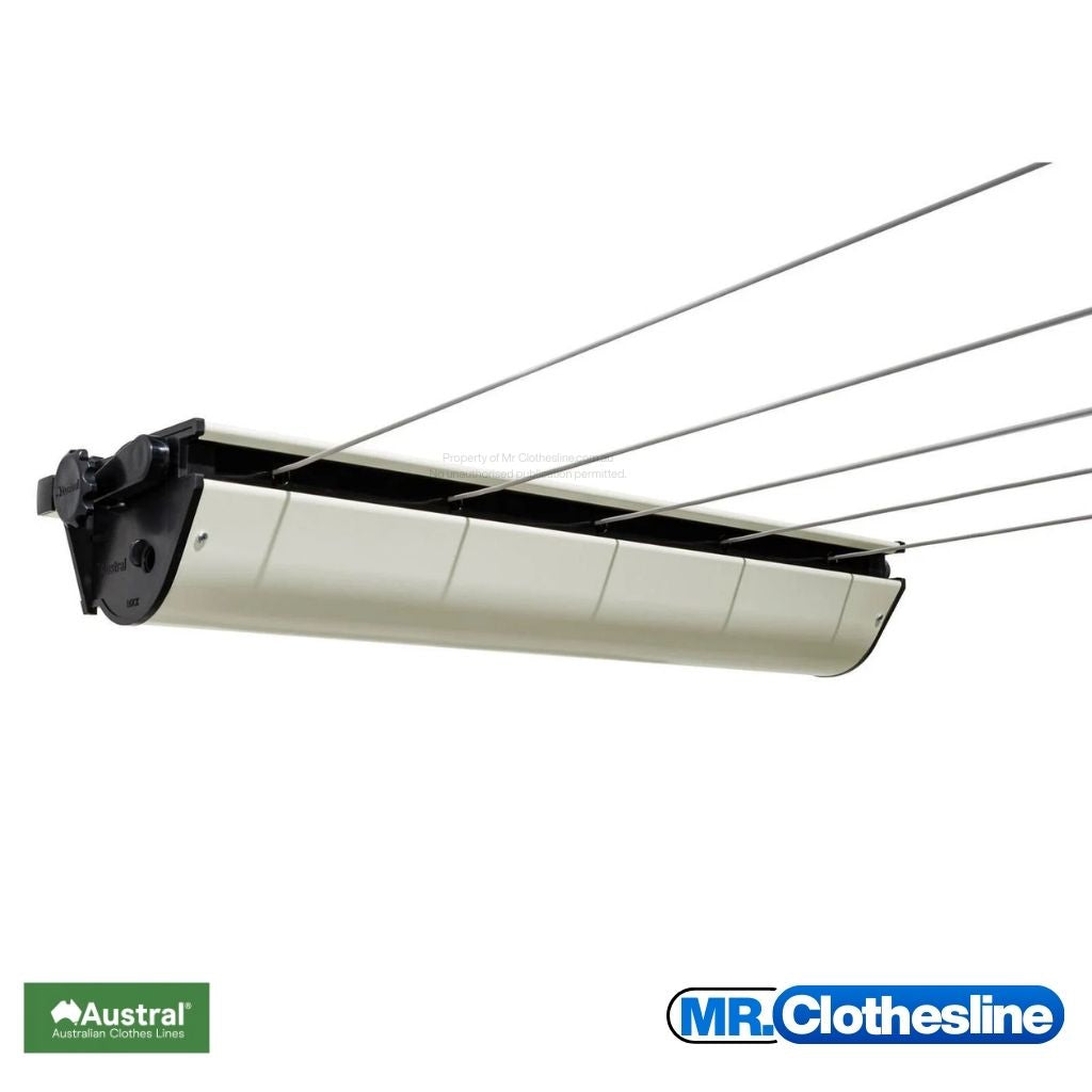 Austral Retractaway 40 lines extended. Colour Surfmist.